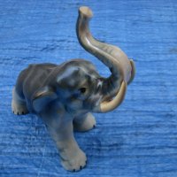 Порцеланова фигурка статуетка слон, снимка 1 - Антикварни и старинни предмети - 35487549
