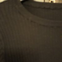 Черна плетена блуза с бяла хоризонтална гарнитура на ръкавите , стои по тялото , деколте по врата, снимка 4 - Блузи с дълъг ръкав и пуловери - 37414989