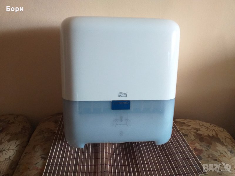 TORK H1 Автоматичен дозатор за хартиени кърпи за ръце руло, снимка 1