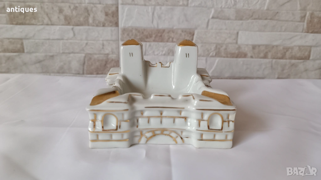 Порцеланов пепелник - Баба Вида - Завод Сталин Видин - 1960г, снимка 1