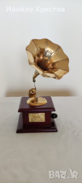 Сувенир- старинен грамофон с фуния, снимка 1