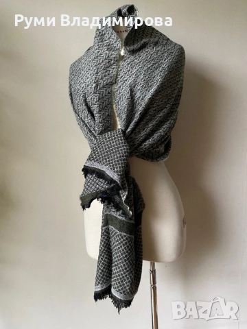 Тъмнозелен/ сив шал Piquadro с две лица с вълна/ мъжки шал, снимка 2 - Шалове - 43879466