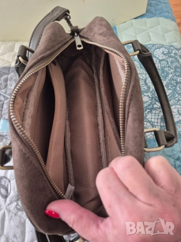 малката кафява чанта, снимка 3 - Чанти - 52961373