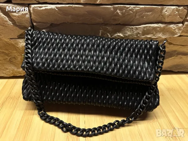 Дамска черна кожена чанта, снимка 2 - Чанти - 47350629