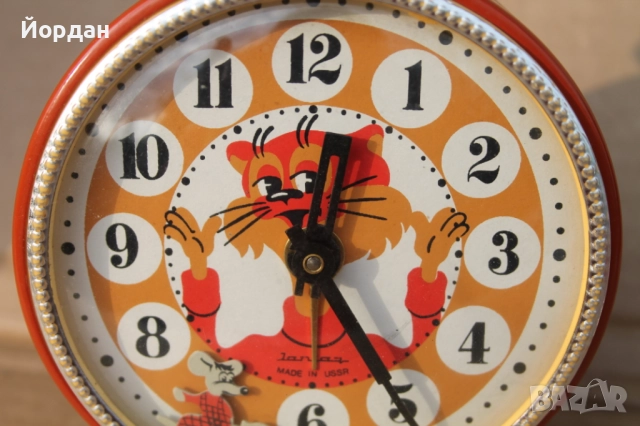 СССР будилник ''Янтар'', снимка 3 - Антикварни и старинни предмети - 52616790