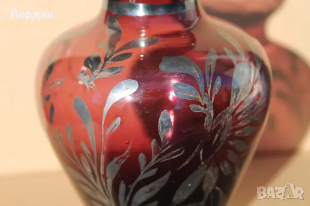 Ваза с вишнево стъкло със сребърна украса /1900-тната година/, снимка 7 - Други ценни предмети - 47580944
