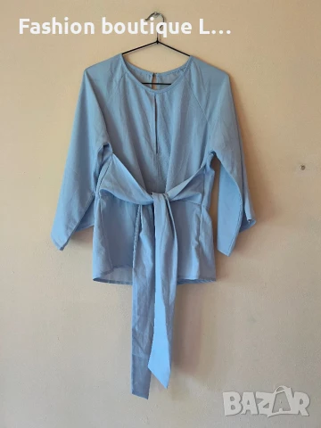 Светло синя блузка с коланче и широки ръкави с цип отстрани 🩵