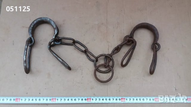 масивни ковани възрожденски окови, белезници, пранги букаи , снимка 2 - Антикварни и старинни предмети - 49674760