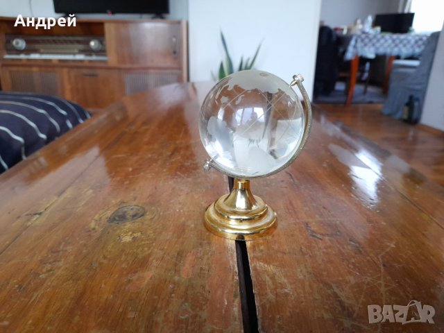 Стар стъклен глобус,сувенир