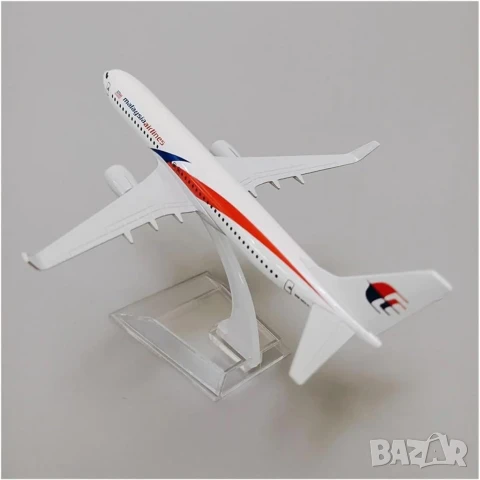 Boeing 737 самолет модел макет Malaysia Airlines пътникопоток полет летене багаж, снимка 3 - Влакчета, самолети, хеликоптери - 50938285