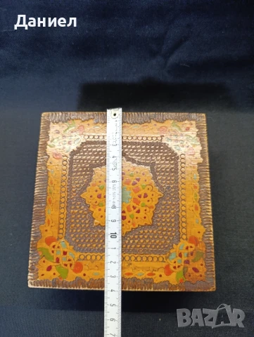 Пирографирана кутия за бижута, снимка 3 - Антикварни и старинни предмети - 51312060