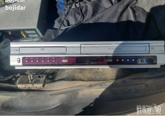 Lumatron DVCR2004 combo DVD/ VHS много добър външен вид, снимка 4 - Плейъри, домашно кино, прожектори - 53580229