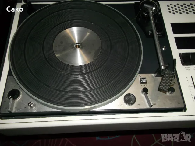 Продавам радио усилвател с грамофон WEGA, снимка 3 - Ресийвъри, усилватели, смесителни пултове - 49350212