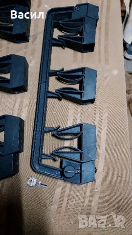 Продавам багажник за ски за 3 чифта, снимка 3 - Зимни спортове - 43886125