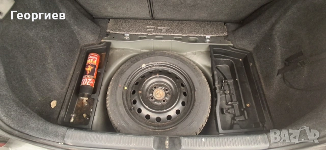 Toyota Corolla 2.0 D4D 90PS - ударена, снимка 9 - Автомобили и джипове - 53498125