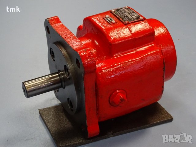 хидравлична помпа Г12-23А, снимка 2 - Резервни части за машини - 33340552