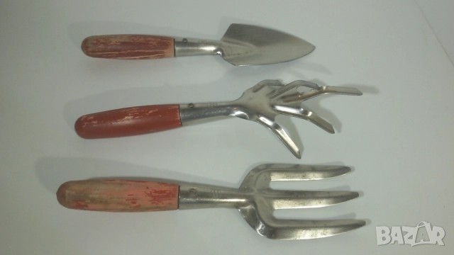 3 ретро градински инструмента