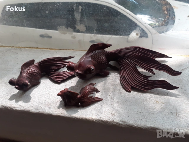 Комплект от три японски бойни риби Кои червено дърво фигура, снимка 2 - Антикварни и старинни предмети - 53366679