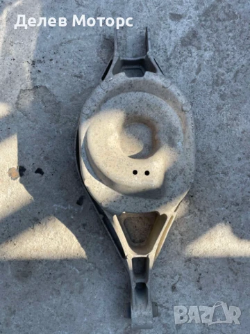 Носач заден долен за Infiniti FX 37 S, 320 ph., 2009, engine VQ37VHR, 157 000 km., Инфинити ФХ 37 С, снимка 2 - Части - 50821979