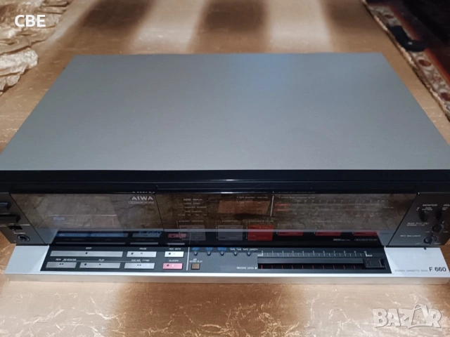 Продавам дек AIWA модел F660