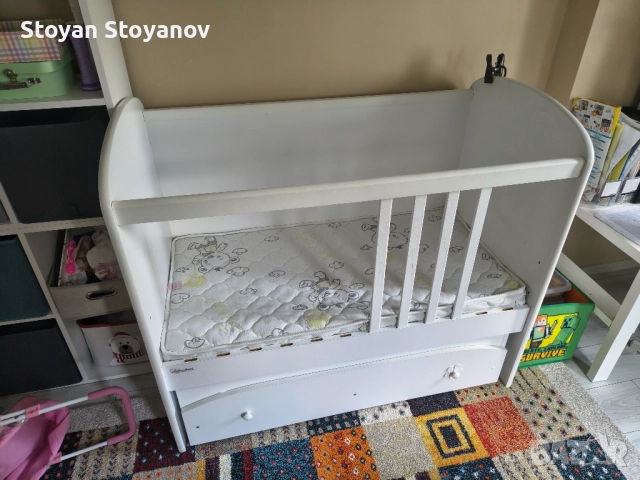 Бяла дървена бебешка кошара + матрак, снимка 2 - Кошарки - 52593890