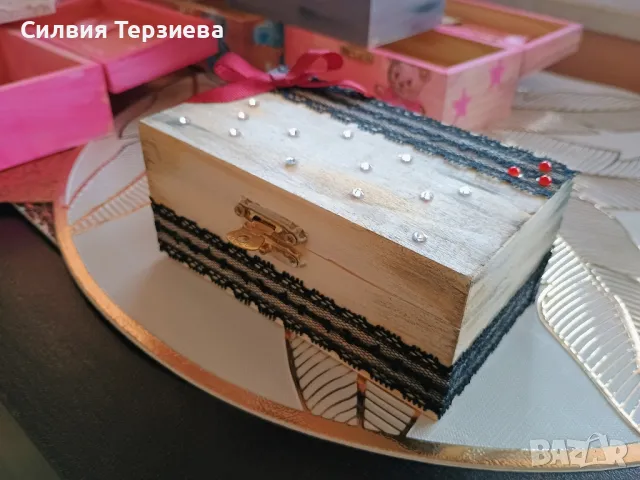 Подарък за абитуриентски бал - Ръчно изработена дървена кутия за подарък , снимка 3 - Декорация за дома - 49710929