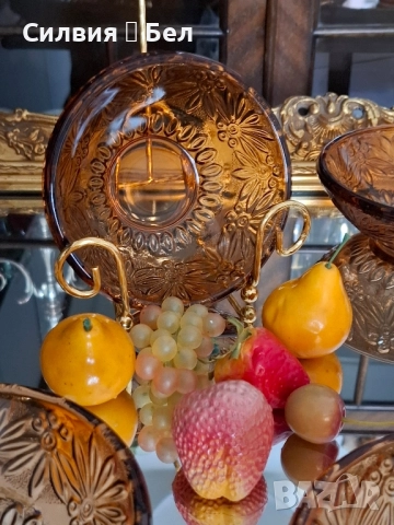 Винтидж комплект от 6 купички- пресовано стъкло , снимка 6 - Чинии - 52018849