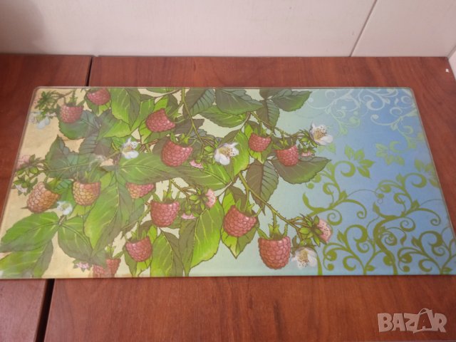 Стъклена подложка за маса / кухненски плот или др.