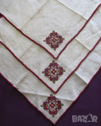 19 век Ръчно Бродирани Салфетки с Фолк Мотиви 7 броя, снимка 3 - Антикварни и старинни предмети - 35399826