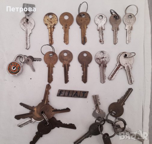 Стари ключове и мини катинарче, снимка 1 - Други ценни предмети - 40612444