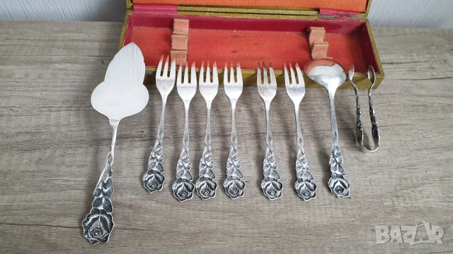 Комплект посребрени десертни вилички и прибори за сервиране, снимка 9 - Антикварни и старинни предмети - 53440751