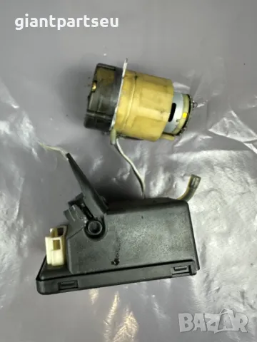 Вакуум Помпа Централно Заключване за Мерцедес Mercedes-benz W168 1688000248, снимка 3 - Части - 49214553