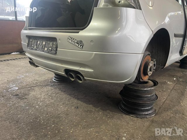 vw golf 5 задна броня  генерация  двоен аспух , снимка 2 - Части - 43915162