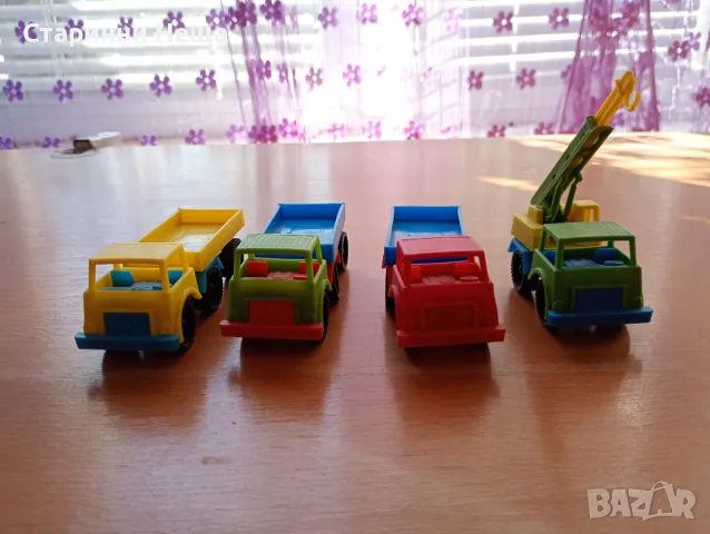 Стари мини български играчки камиончета стара пластмасова играчка камионче камион камиончета , снимка 3 - Колекции - 47699365