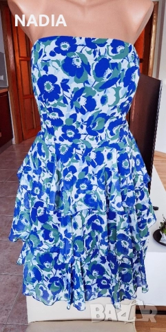 Рокля с волани