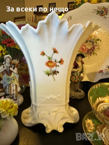 Прекрасна ваза с централен искрящ и великолепен букет в стил Код P1716