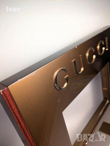 Голяма рекламна стойка щанд GUCCI с крило за снимка, снимка 9 - Стелажи и щандове - 53471814