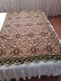 Продавам нова вълнена домашно тъкана  покривка за легло в долния край с изплетена дантела. , снимка 2