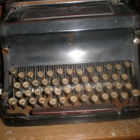 Продавам антикварна пишеща машина antike Schreibmaschine„Adler Model 25“-уникат