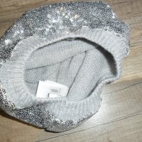 нова шапка с пайетки на Н @ М, снимка 3 - Шапки, шалове и ръкавици - 37085183