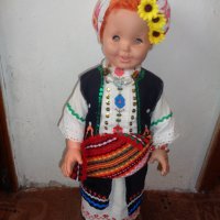 Продавам Детска кукла в народна носия, снимка 2 - Ръчно изработени сувенири - 27105825
