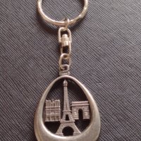Ключодържател сувенир от Франция Айфеловата кула подходящ аксесоар за раници 40431, снимка 1 - Други - 43682957