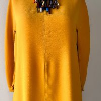 Черна асиметрична жилетка плетиво Benetton & жълта кокетна рокля Vanilia , снимка 15 - Рокли - 43887141