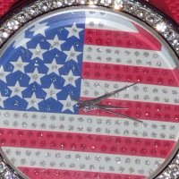 Фешън модел дамски часовник с кристали Американското знаме стил и комфорт 42598, снимка 1 - Дамски - 43786026