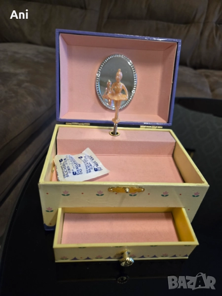 Музикална бижутерна кутия /2/, снимка 1