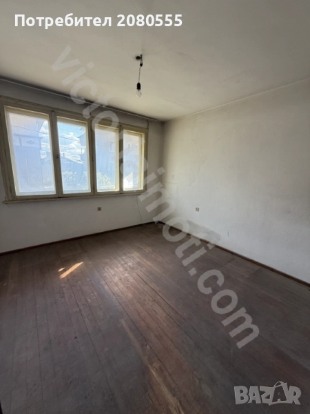 Просторен етаж с гараж, склад, сутерен и таван!, снимка 1