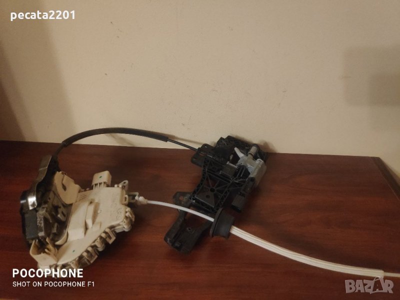 Продавам - оригинална брава + основата на дръжката за предна лява врата на Ауди, снимка 1