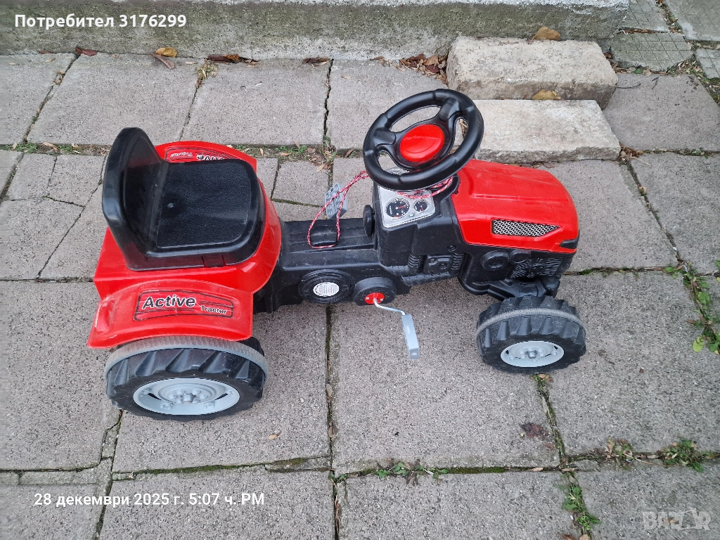 Детски трактор за каране с педали, снимка 1