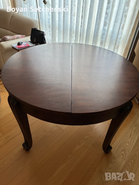 Продавам кръгла холна разтегателна маса , масивно дърво , отлично състояние, снимка 1