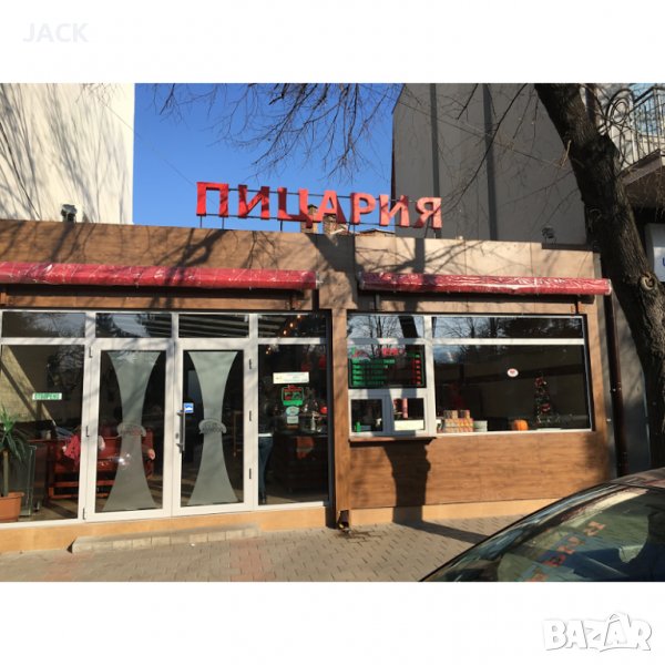 Работник кухня в пицария за бързо хранене, снимка 1